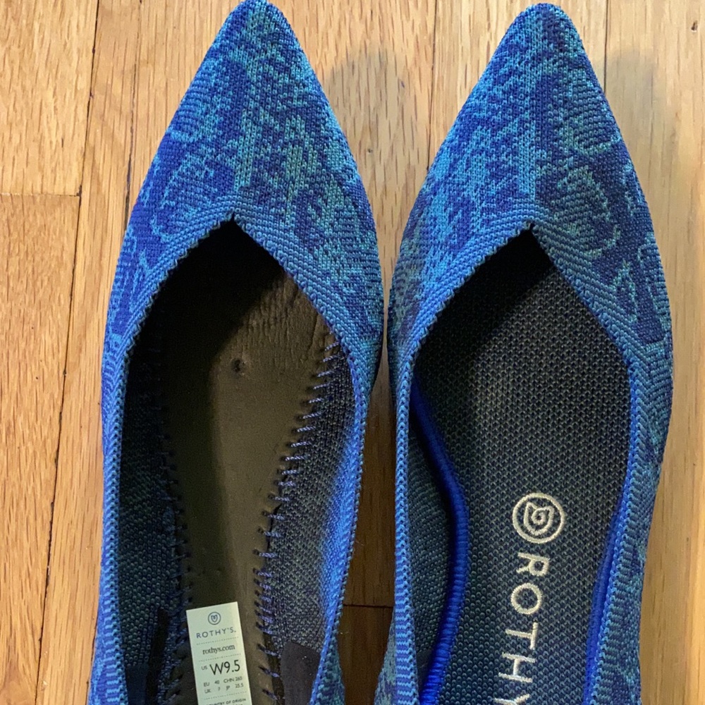 Emerald Snake Rothy’s size 9.5